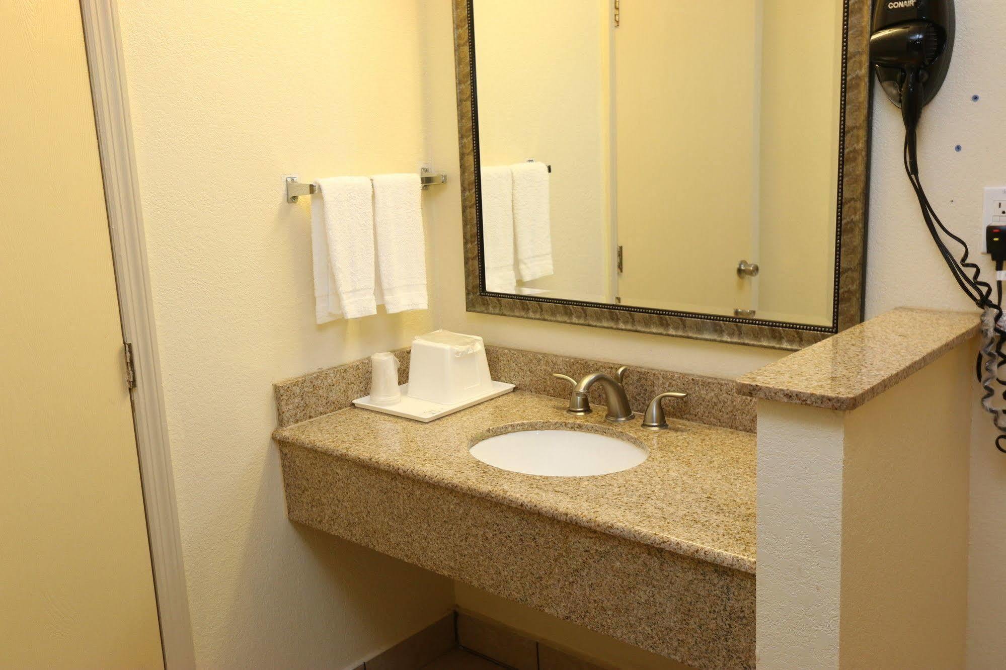 סאות' פאדרה איילנד Comfort Inn מראה חיצוני תמונה